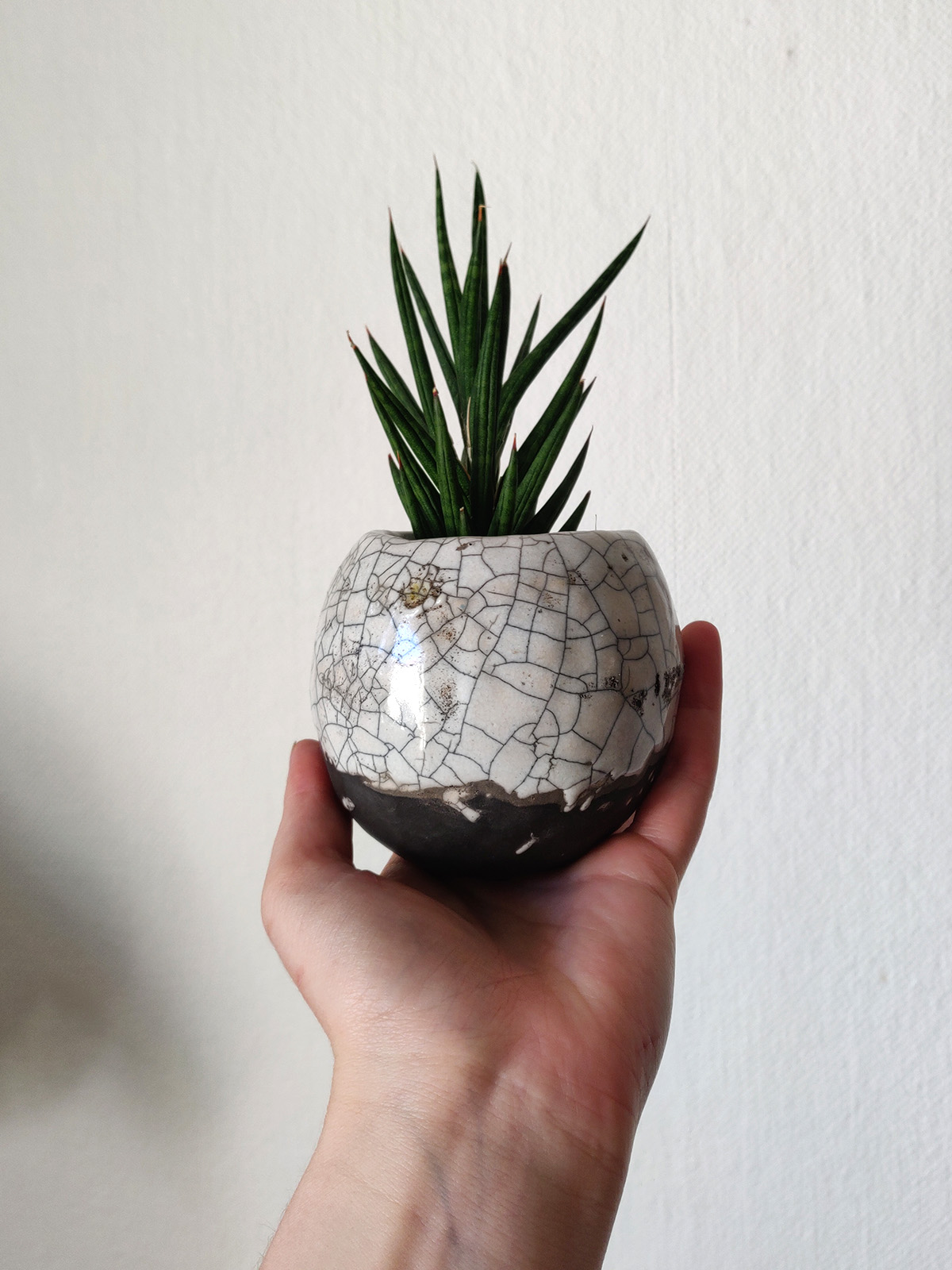 Agnes Johansson – 8 cm hög. Raku