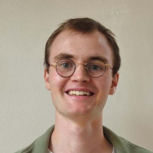 Porträtt av Fabian Classon, deltagare på Lunnevad folkhögskolas musiklinje. Foto.