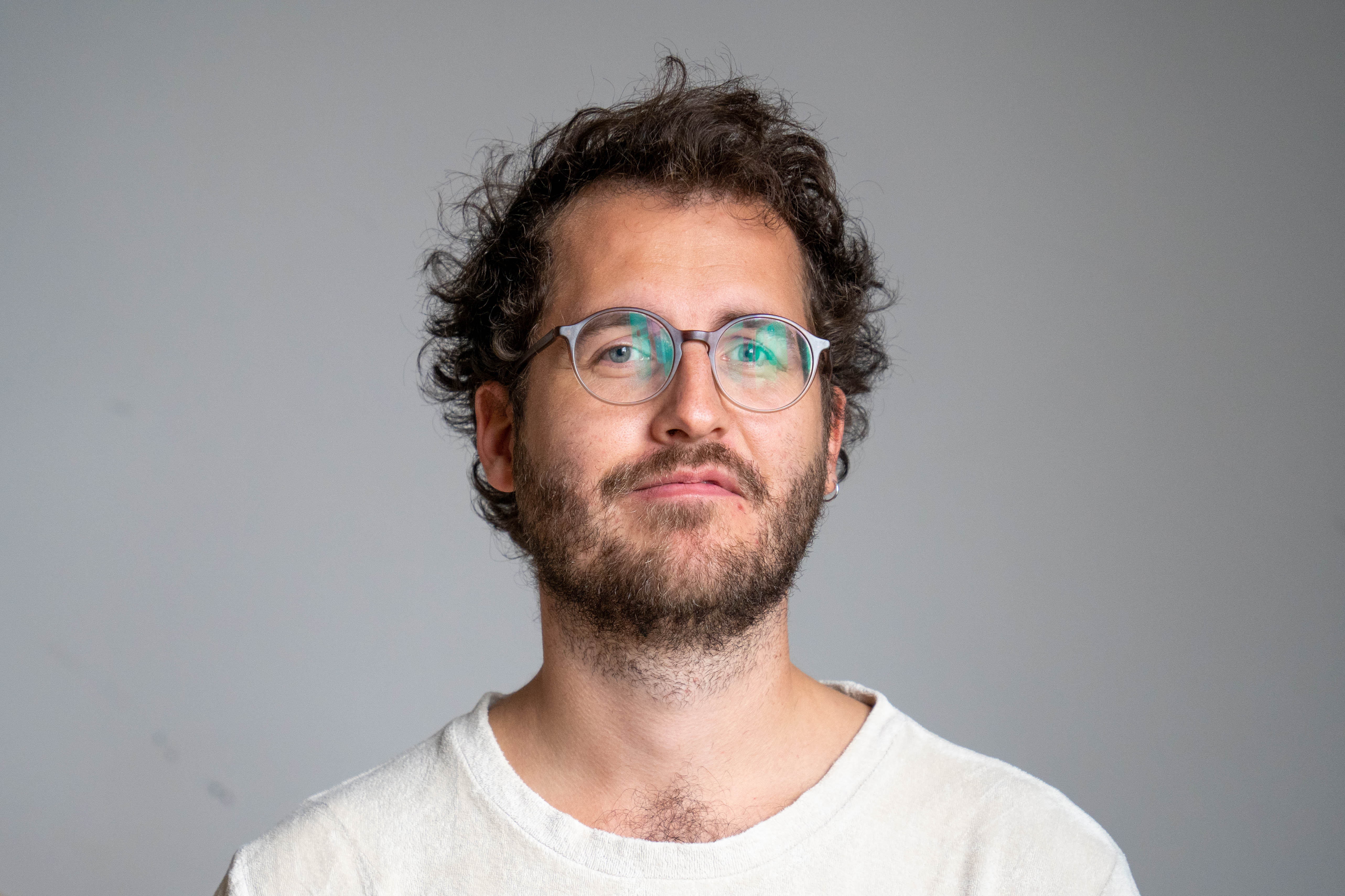Porträtt av Johannes Bergil, lärare på musiklinjen. Foto.